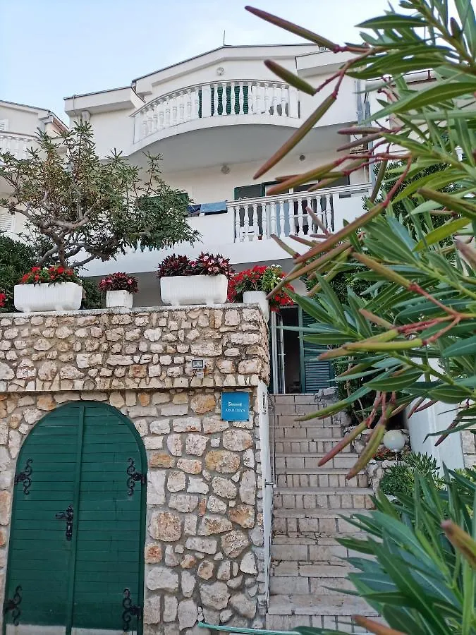Apartment Lucia Pag Town